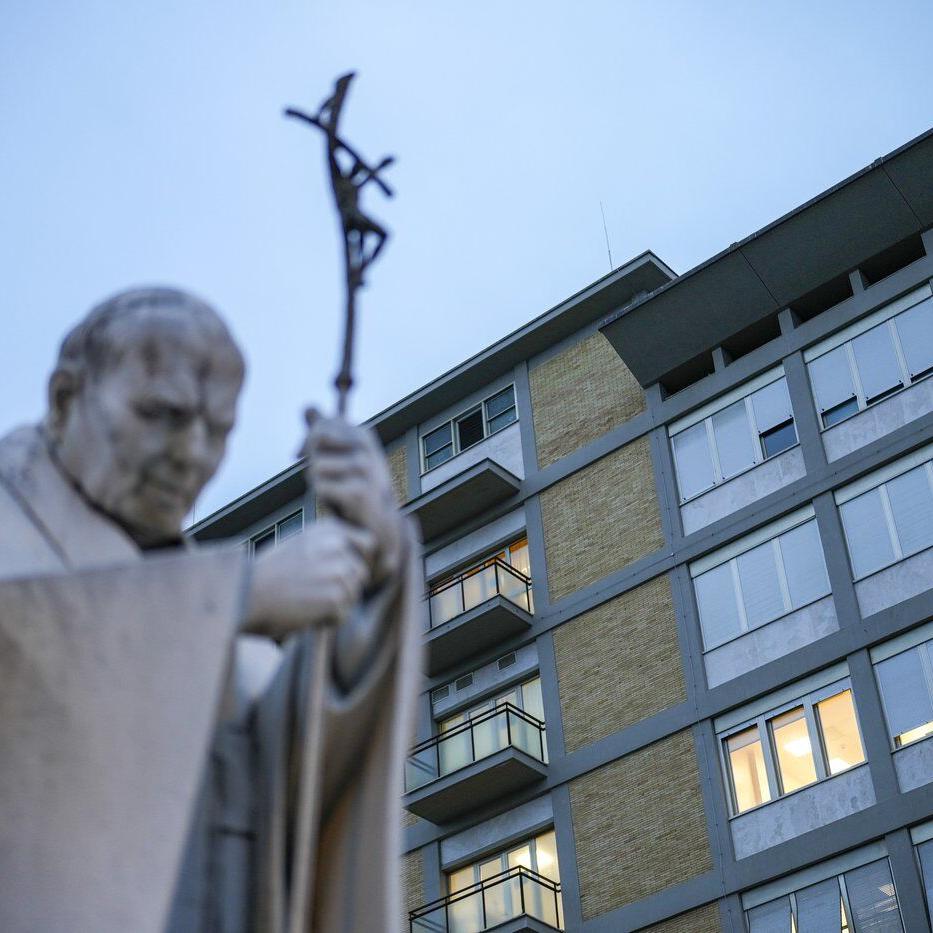 Doctors order 'absolute rest' for Pope Francis while he's being treated for a respiratory infection